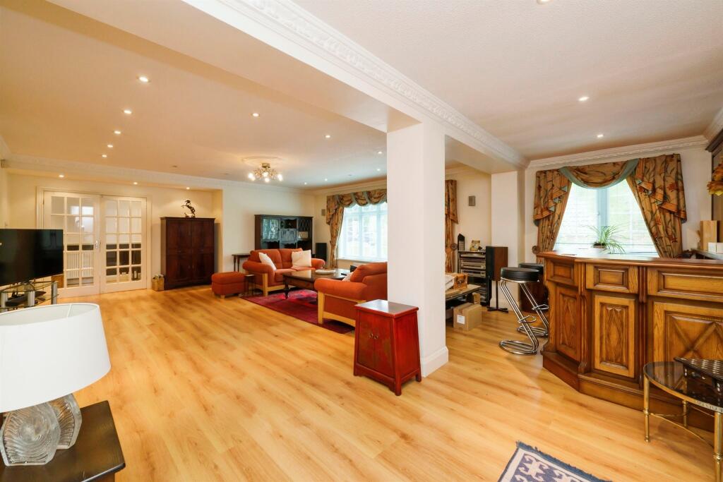 Additional property image - Hamlet Hill, Roydon, Harlow