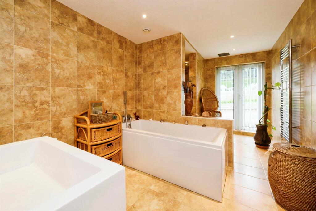 Additional property image - Hamlet Hill, Roydon, Harlow
