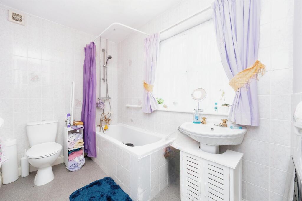 Additional property image - Parkfields, Roydon, Harlow