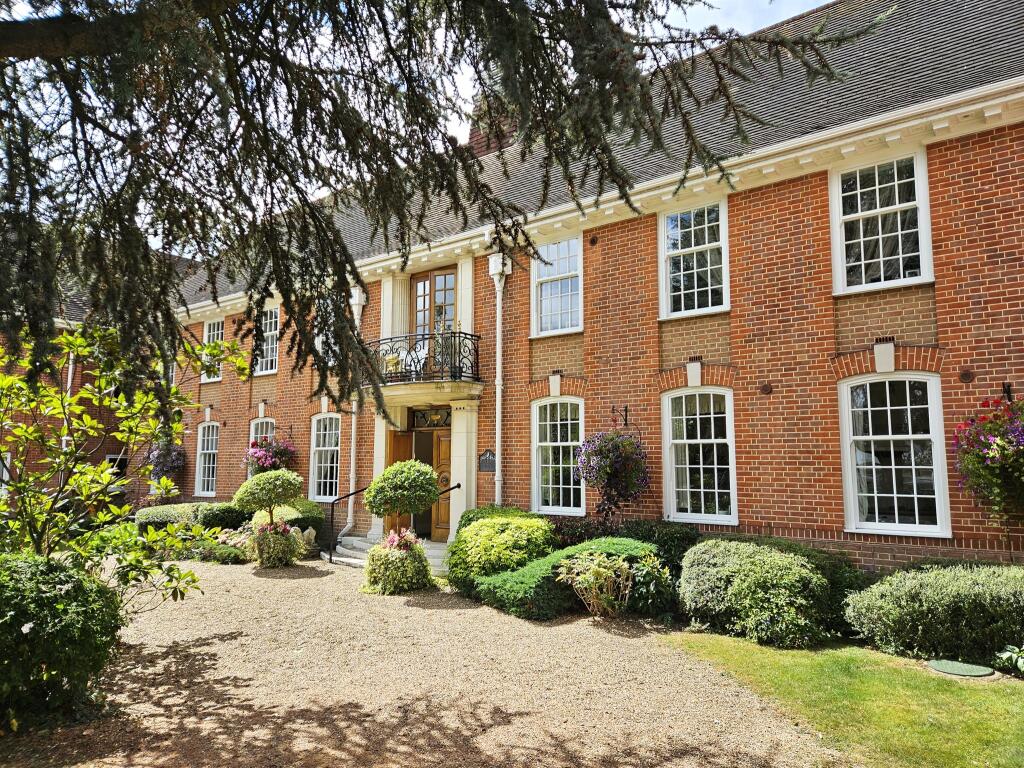 Main image of property: High Street, Hoddesdon