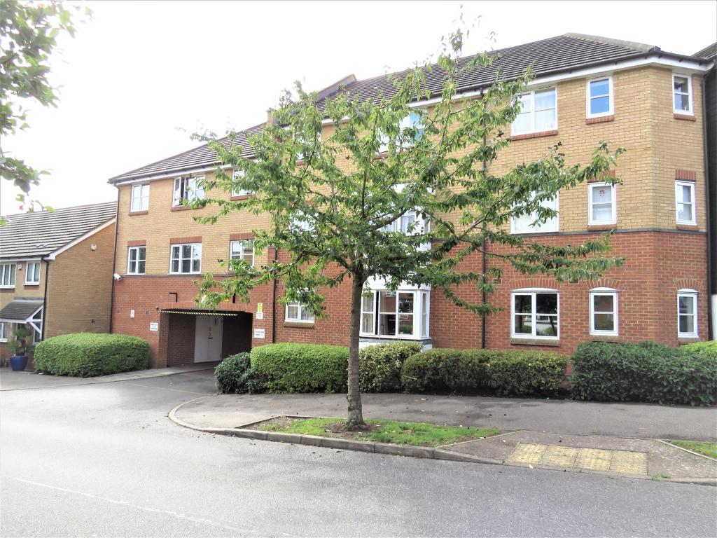 2 bedroom apartment for sale in Plomer Avenue, Hoddesdon, EN11