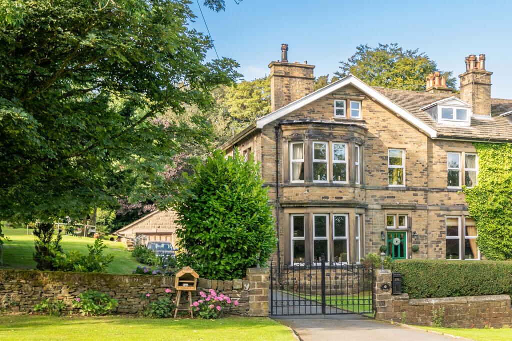 4 bedroom semidetached house for sale in Lane Head Road, Shepley