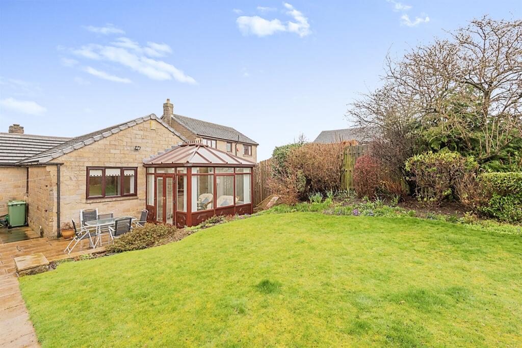 3 bedroom detached bungalow for sale in Revel Garth, Denby Dale