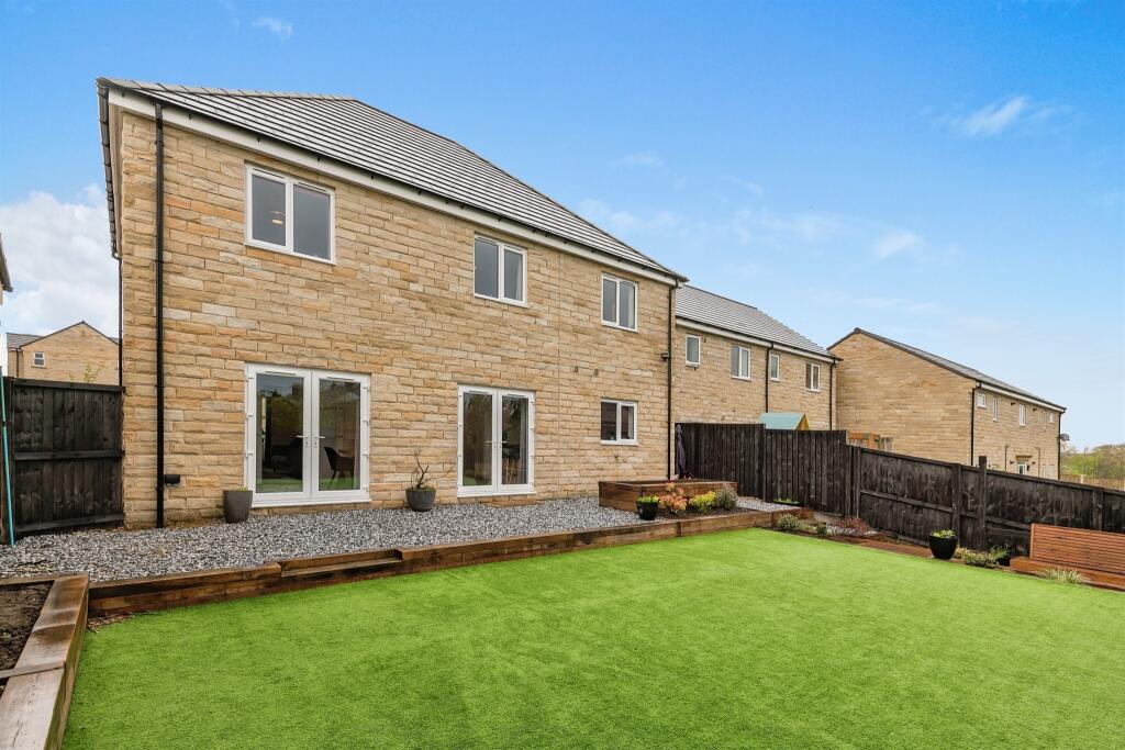 5 bedroom detached house for sale in Boshaw Mews, Scholes, HOLMFIRTH, HD9