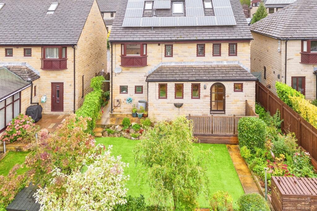 5 bedroom detached house for sale in Station Approach, Honley