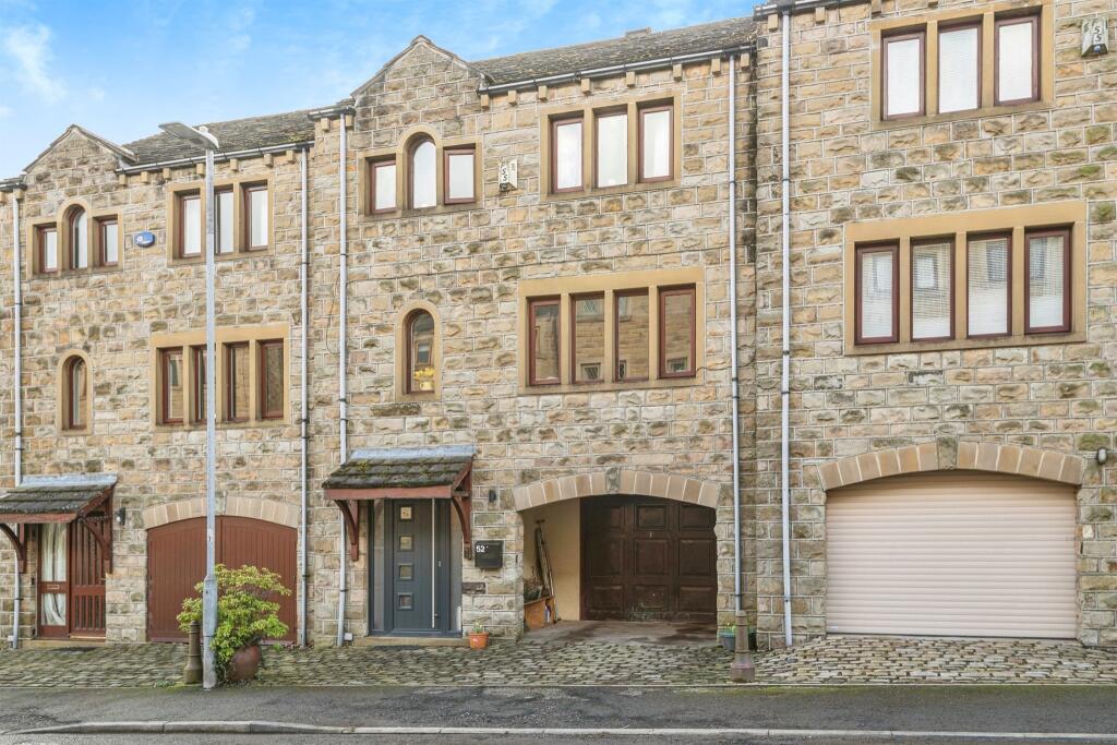 3 bedroom terraced house for sale in Dean Brook Road, Netherthong