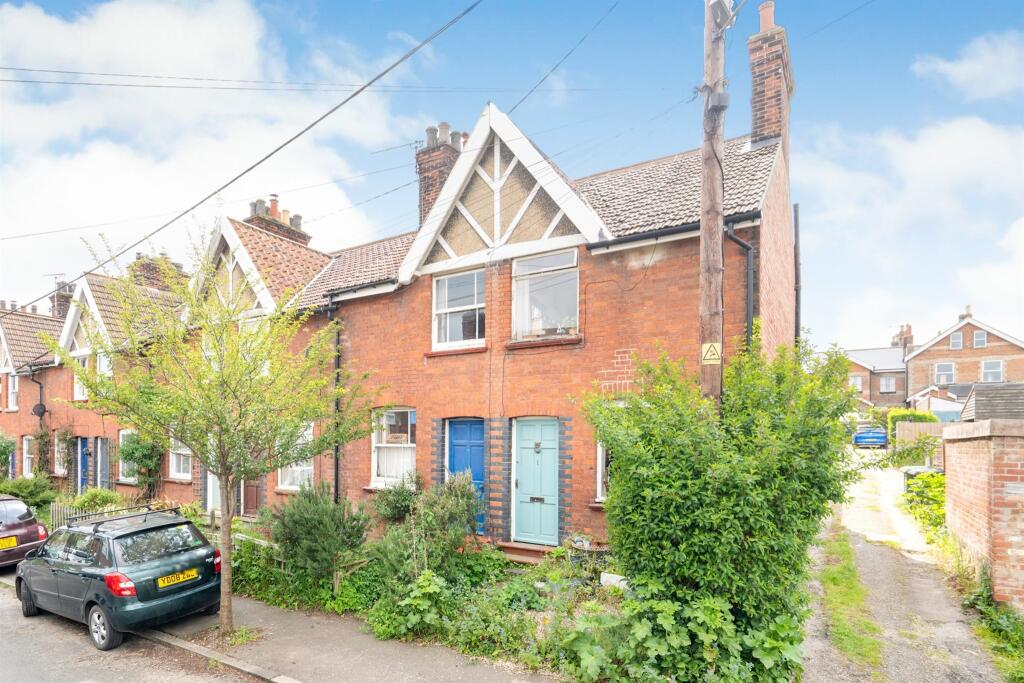 3 bedroom end of terrace house for sale in Colville Road, Melton