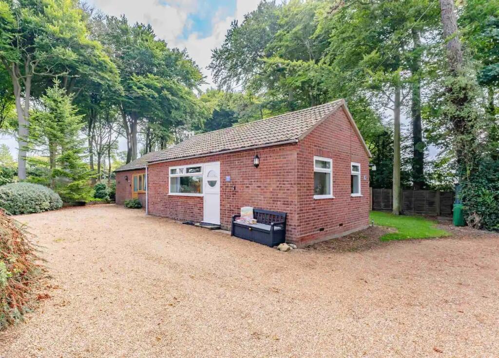 2 bedroom lodge for sale in Temple Drive, Weybourne, Holt, NR25