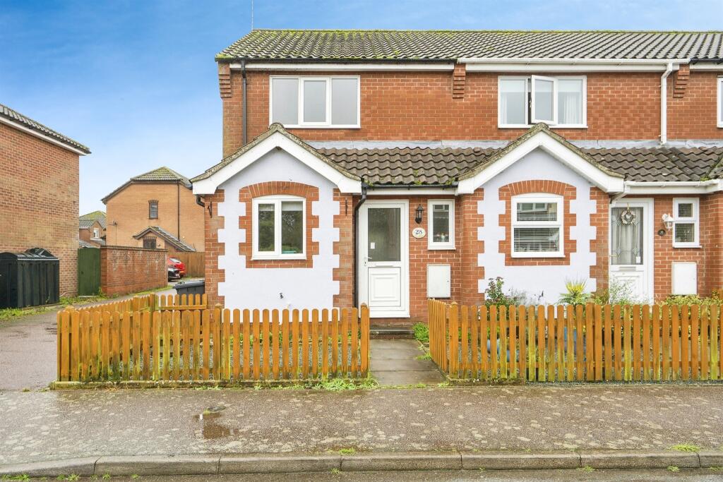 2 bedroom end of terrace house for sale in Old Post Road, Briston