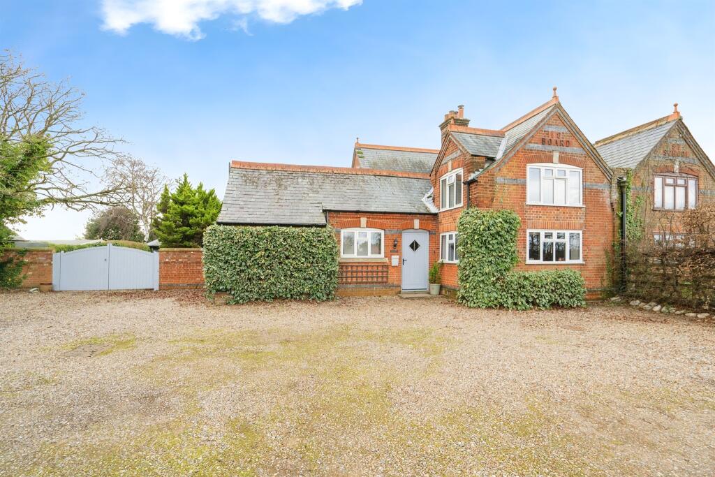 4 bedroom house for sale in Norwich Road, Edgefield, Melton Constable, NR24