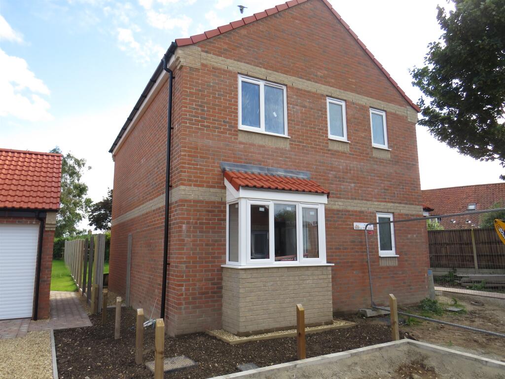 3 bedroom detached house for sale in Hollow Tree Way, Briston, Melton