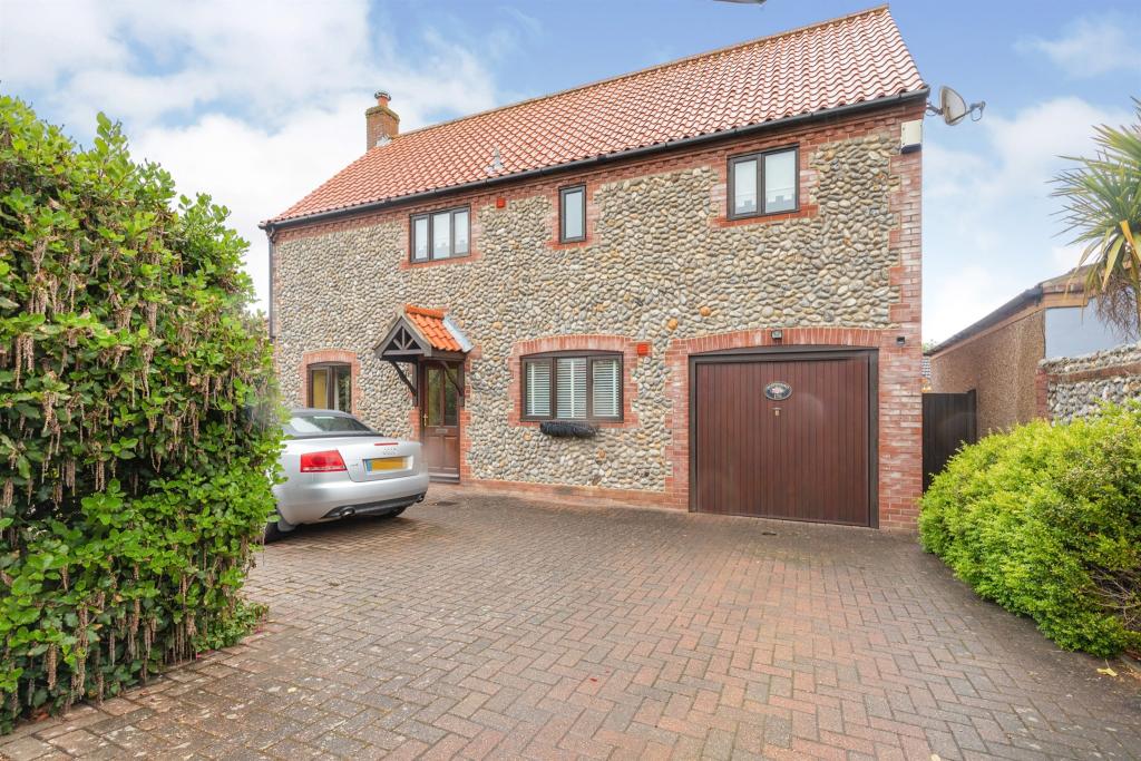 4 bedroom detached house for sale in Cromer Road, Sheringham, NR26