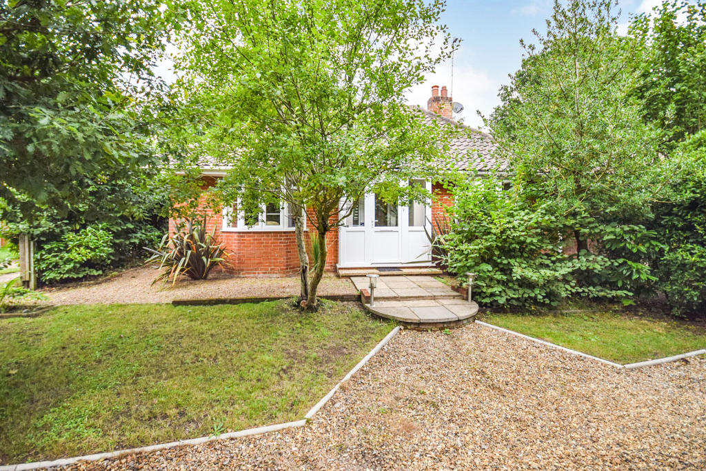 3 bedroom detached bungalow for sale in Cromer Road, High Kelling, Holt, NR25