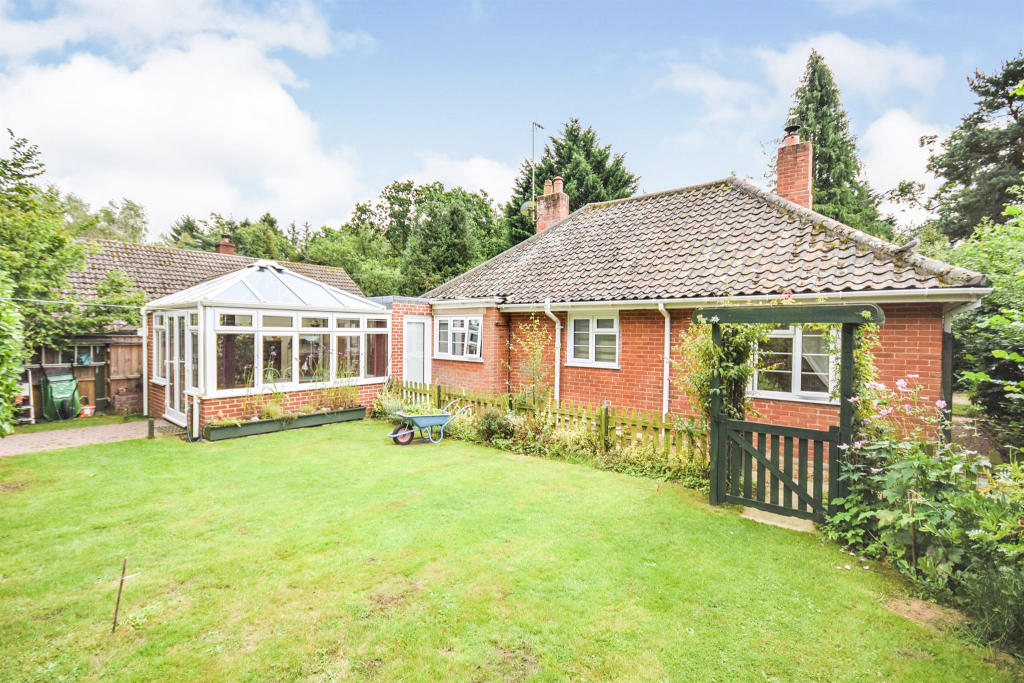 3 bedroom detached bungalow for sale in Cromer Road, High Kelling, Holt, NR25