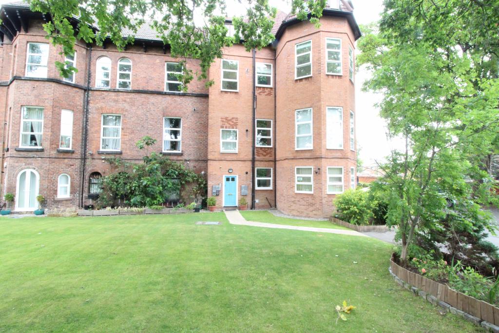 2 bedroom apartment for sale in Devonshire Place, Oxton, Wirral