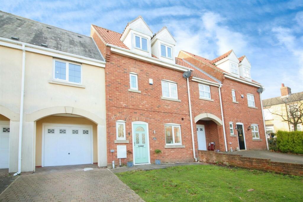 4 bedroom town house for sale in Hall Garth Mews, Sherburn In Elmet