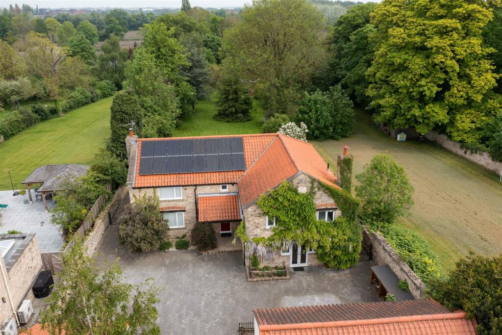 4 bedroom detached house for sale in Mulberry House, Main Street, Monk