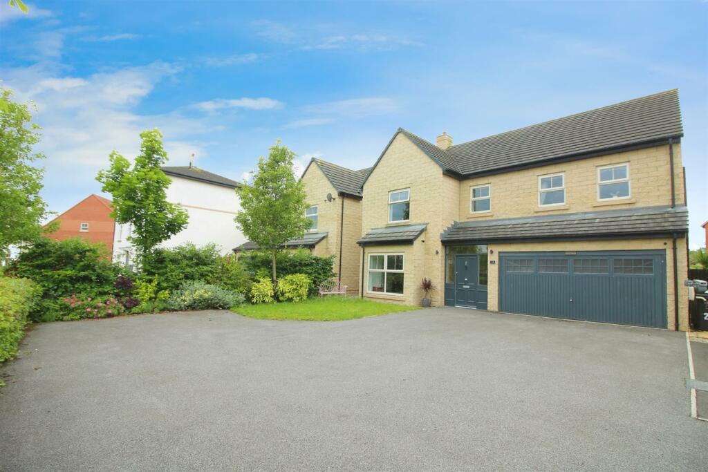 5 bedroom detached house for sale in Fairfield Link, Sherburn In Elmet