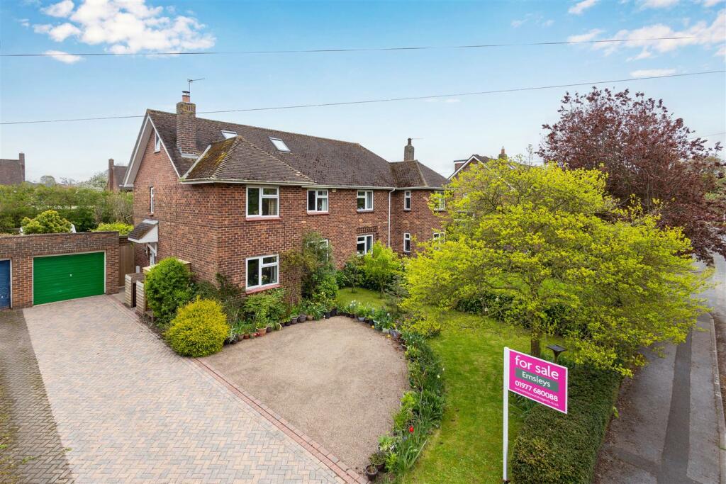 4 bedroom semidetached house for sale in Little Ings Close, Church