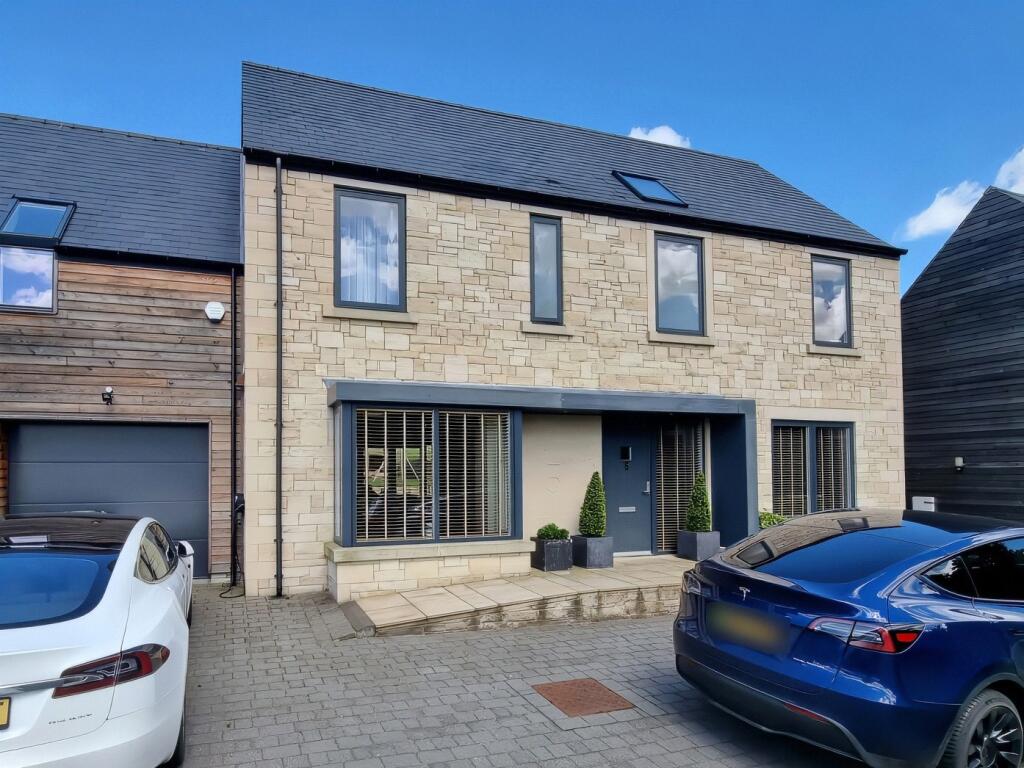 5 bedroom link detached house for sale in New Houses, Chollerford