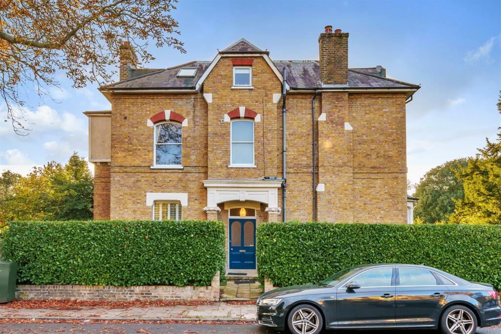 2 bedroom apartment for sale in The Avenue, Surbiton, KT5