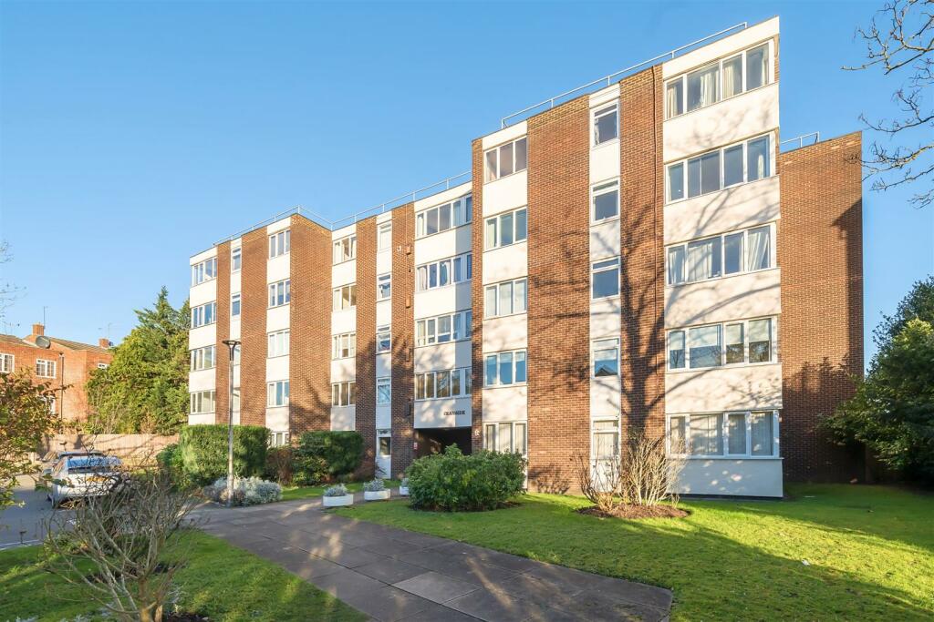 2 bedroom apartment for sale in Craigside, Kingston, KT2