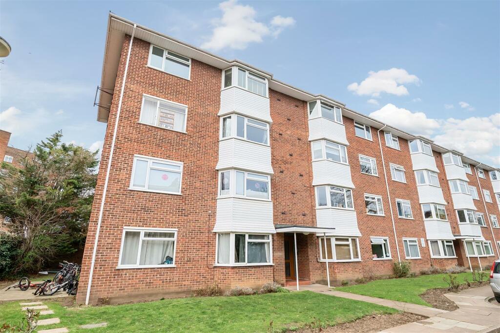 2 bedroom apartment for sale in Surbiton Court, Surbiton, KT6