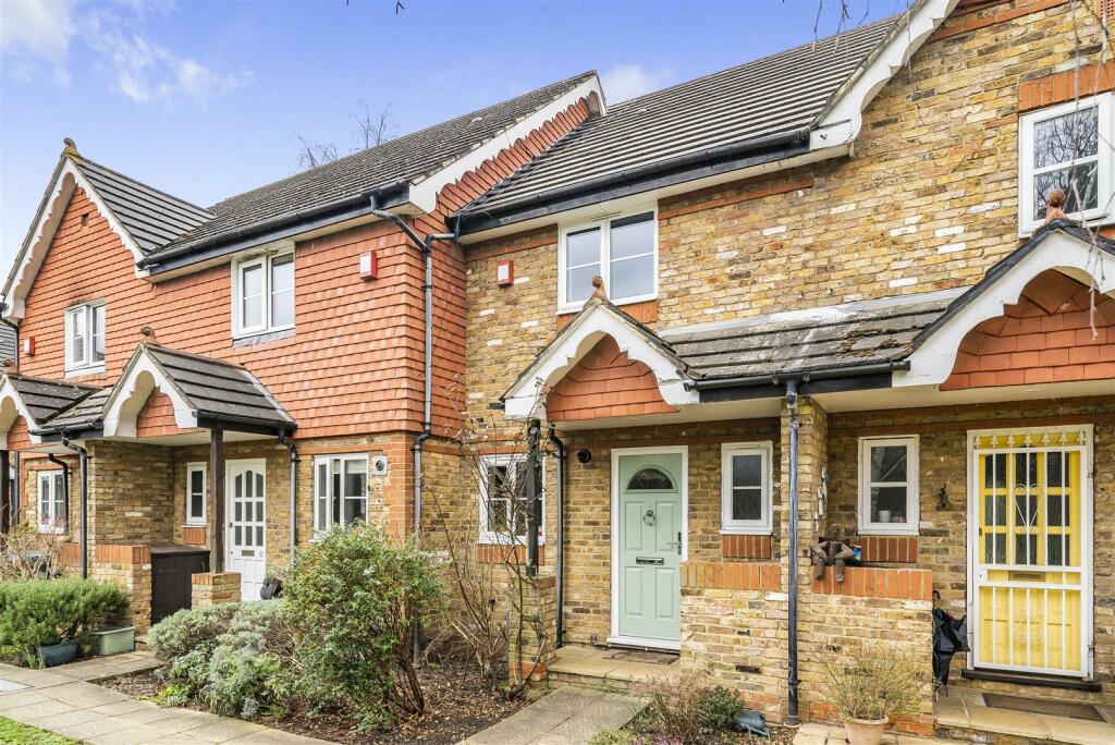 2 bedroom terraced house for sale in St. Thomas' Close, Surbiton, KT6