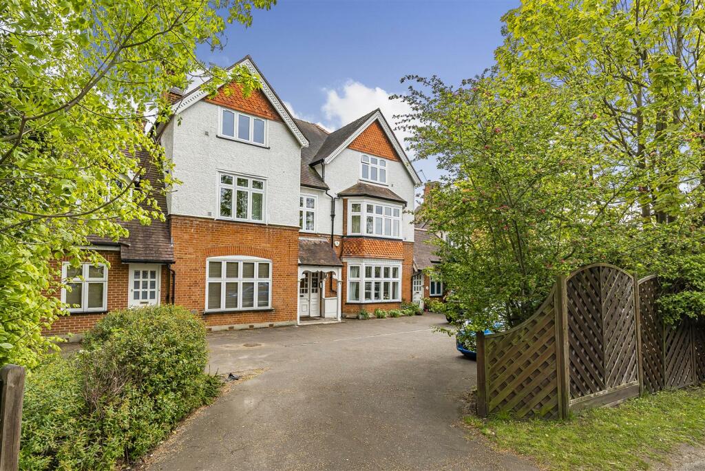 2 bedroom apartment for sale in Upper Brighton Road, Surbiton, KT6