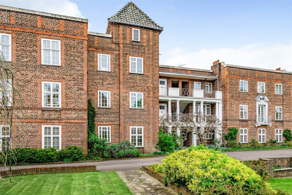 2 bedroom apartment for sale in St. Andrews Square, Surbiton, KT6