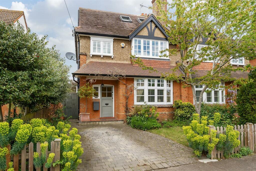 4 bedroom semidetached house for sale in Thorkhill Road, Thames Ditton