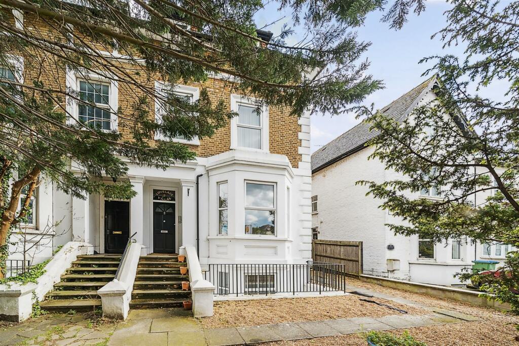 2 bedroom apartment for sale in Portsmouth Road, Thames Ditton, KT7