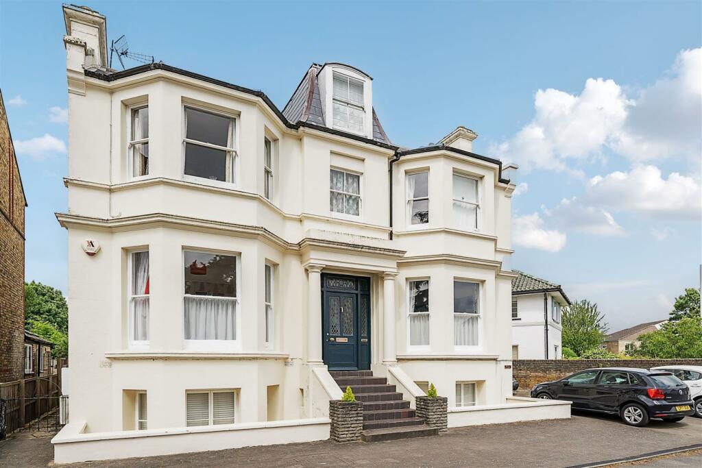 2 bedroom apartment for sale in Berrylands Road, Surbiton, KT5