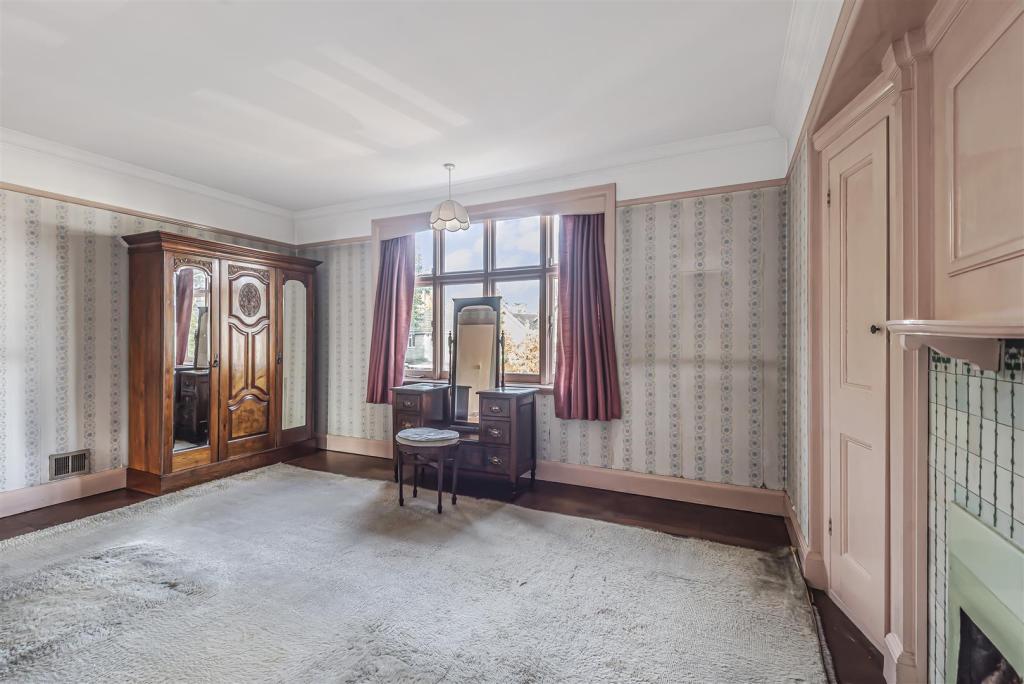 6 bedroom detached house for sale in St. Matthews Avenue, Surbiton, KT6