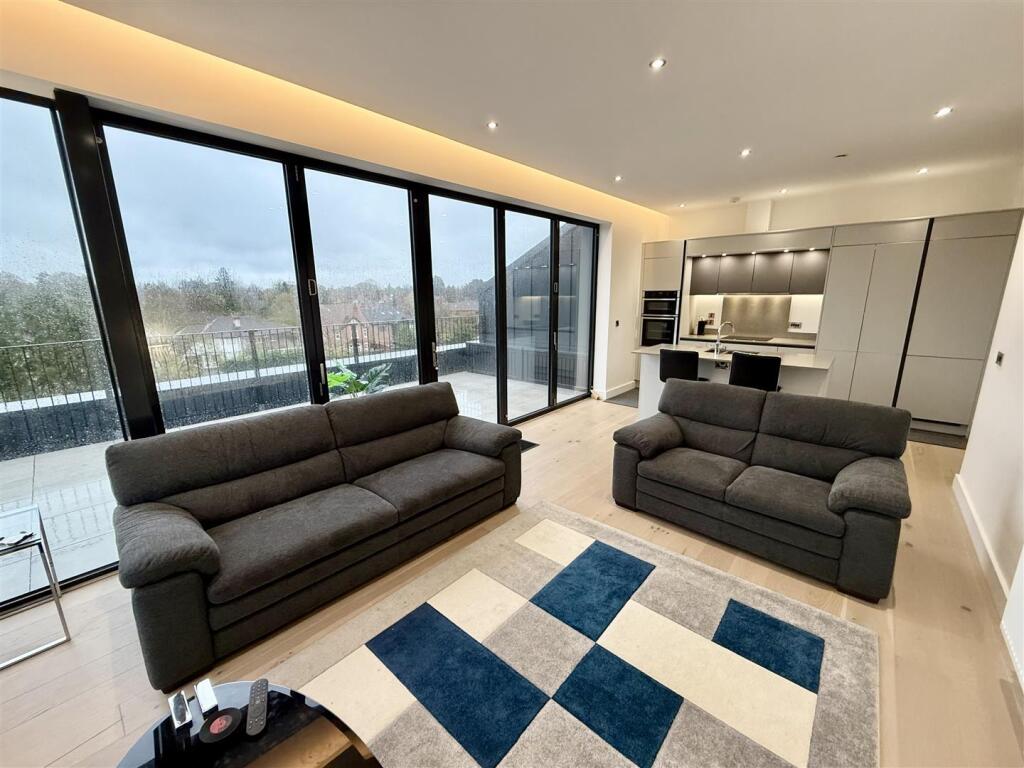 Main image of property: Broadoaks, 548 Streetsbrook Road, Solihull