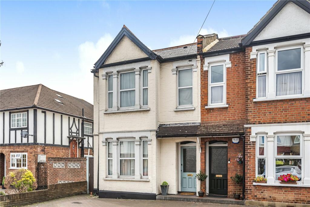 4 bedroom semidetached house for sale in Potters Road, EN5
