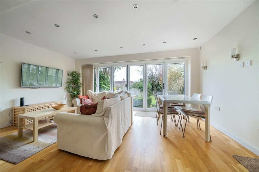 2 bedroom semi-detached house for rent in Whitings Road, Barnet, Hertfordshire, EN5