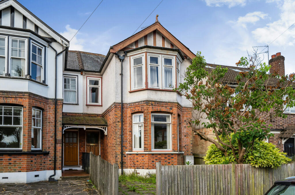 3 bedroom semidetached house for sale in Byng Road, EN5