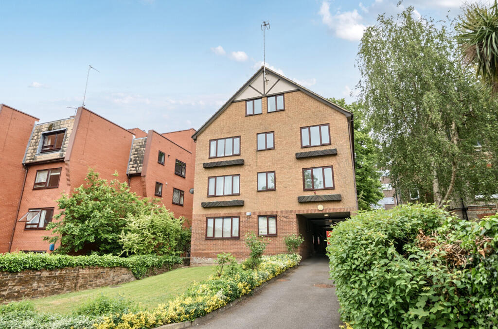 Main image of property: Preston Court, 38 Station Road, New Barnet, Hertfordshire, EN5