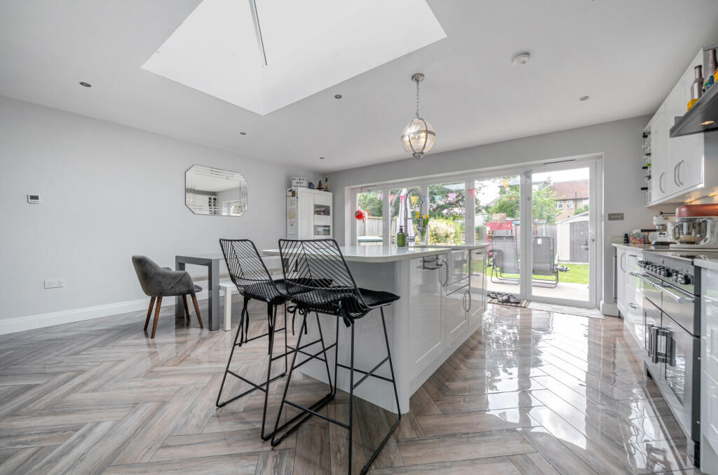 Main image of property: Cedar Lawn Avenue, Barnet, Hertfordshire, EN5