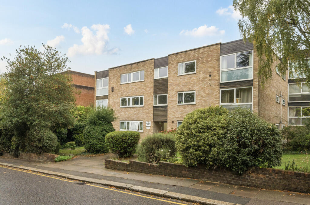 Main image of property: Meriden House, 33 Manor Road, Barnet, Hertfordshire, EN5