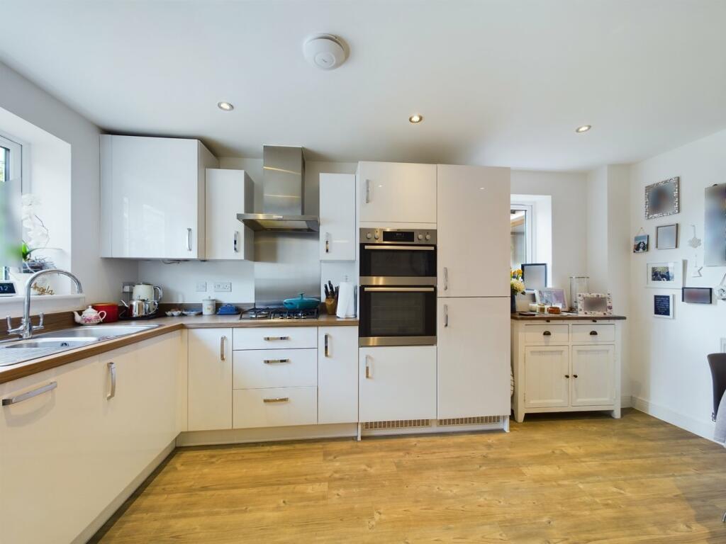 3 bedroom semidetached house for sale in Compass Way, Swanwick, Southampton, SO31