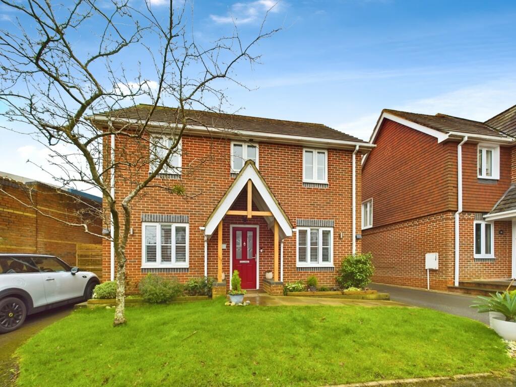 4 bedroom detached house for sale in Botley Road, West End, Southampton, SO30