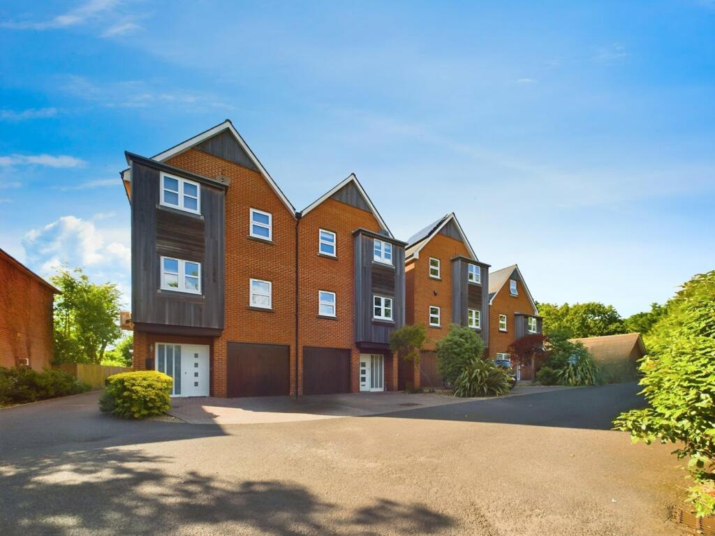 Main image of property: St Marys Road, Netley Abbey, Southampton, SO31