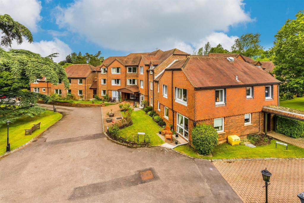 1 bedroom apartment for sale in Tanners Lane, Haslemere, GU27