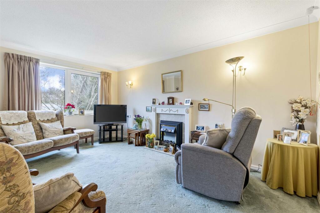 2 bedroom property for sale in Redwood Manor, Tanners Lane, Haslemere, GU27