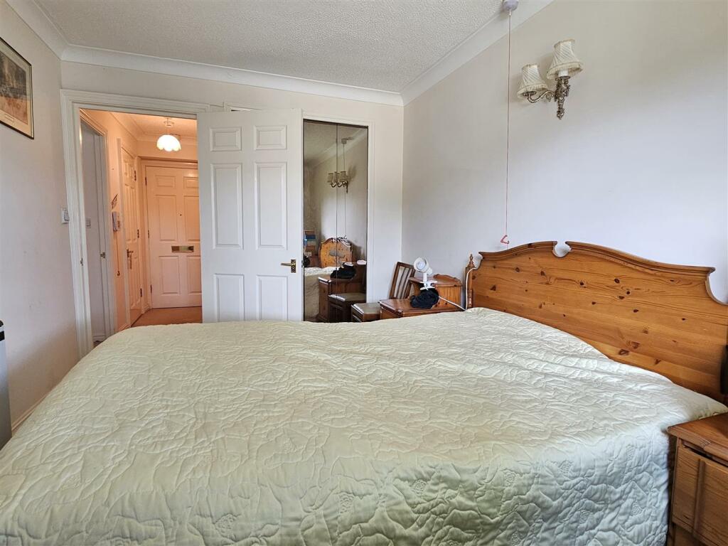 1 bedroom property for sale in Redwood Manor, Tanners Lane, Haslemere, GU27
