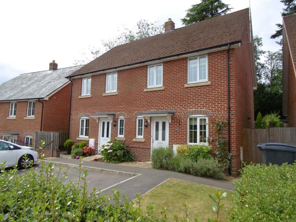 2 bedroom semidetached house for sale in Meadowlands Drive, Haslemere