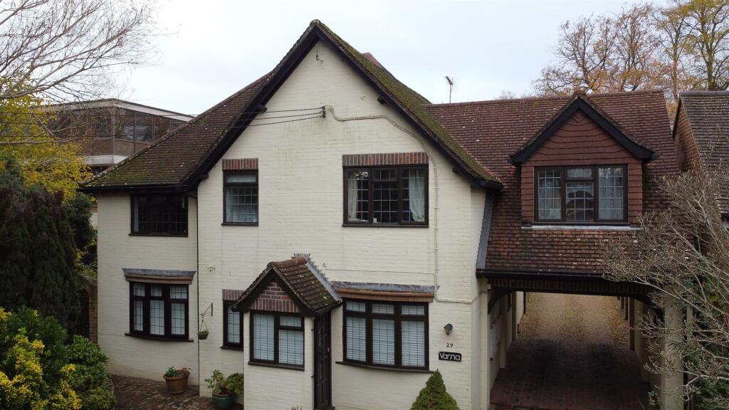 2 bedroom apartment for sale in Haslemere Road, Liphook, GU30