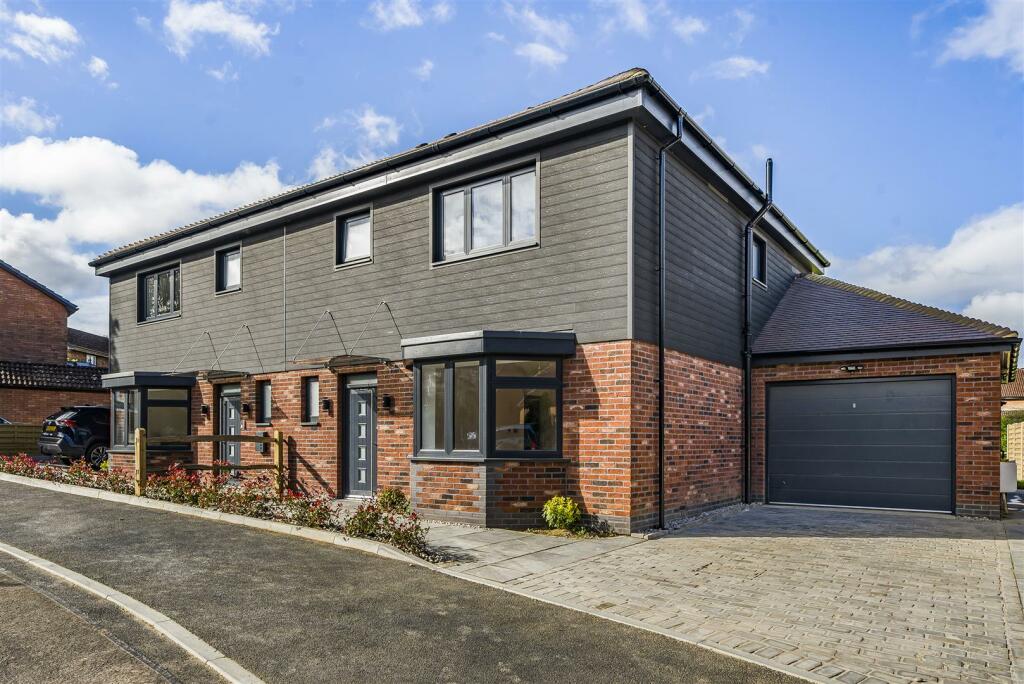 3 bedroom house for sale in Wells Road, Merrow, Guildford, GU4